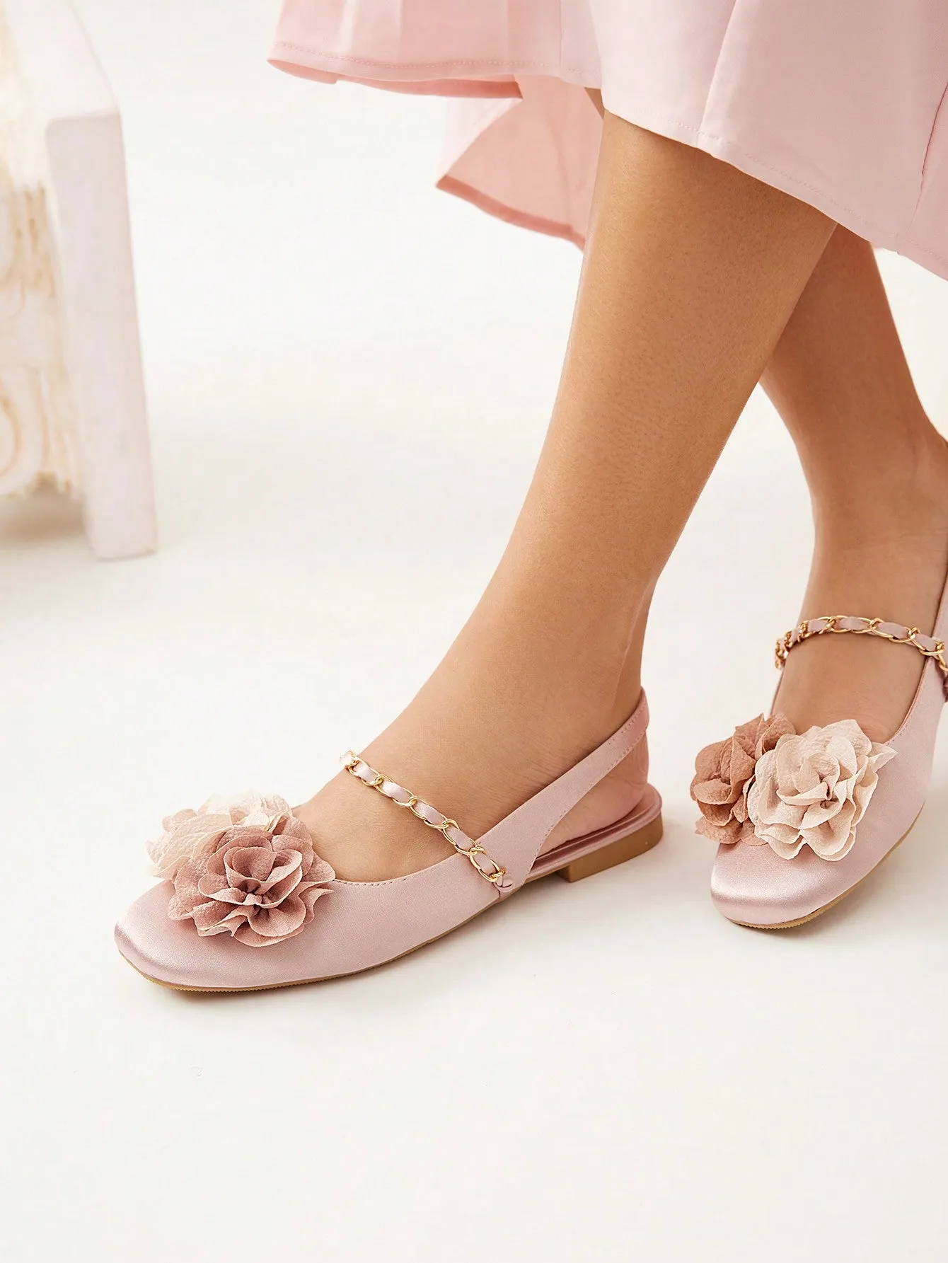 CUCCOO CHICEST Women's Comfortable Elegant Flower Decor Round Toe Flat Shoes Elegant Flats